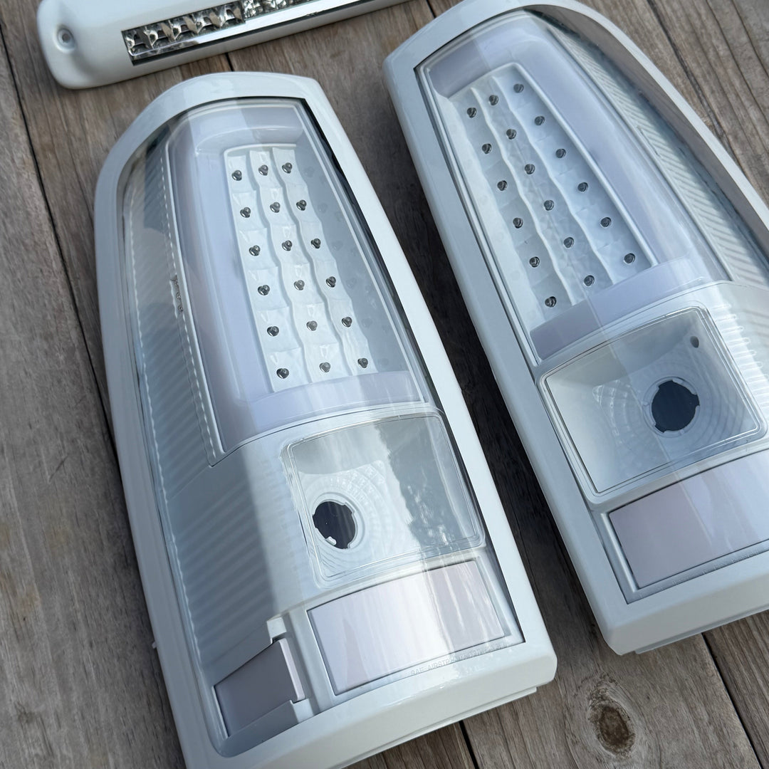 1999-2006 Chevy Silverado/GMC Sierra 1500/2500/3500 Color Matched Tail Lights